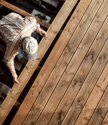 terrasse en bois en cours de réalisation